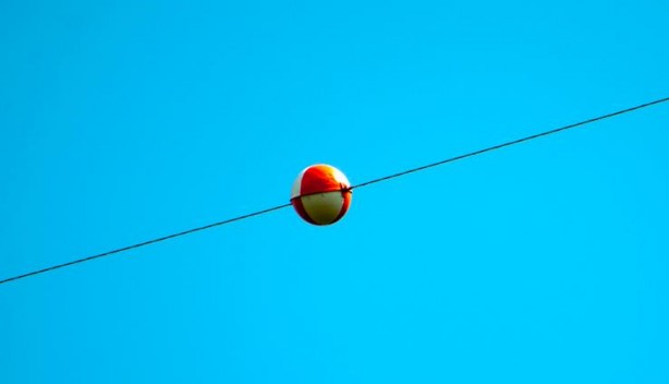 Foto - Elektrik tellerindeki gizemli kırmızı beyaz topların sırrı çözüldü: Ne işe yaradığını öğrenince çok şaşıracaksınız