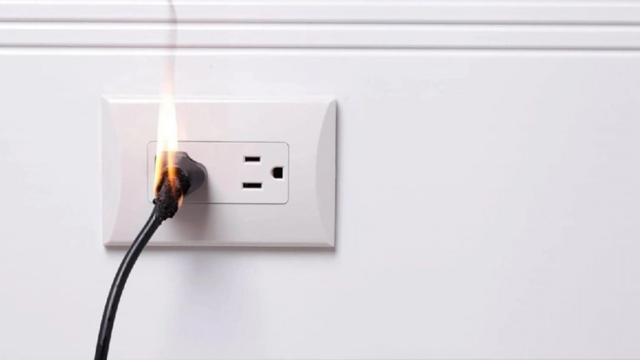 Foto - Elektrikçiler özellikle uyarıyor! Kabloları saklarken felakete yol açmayın