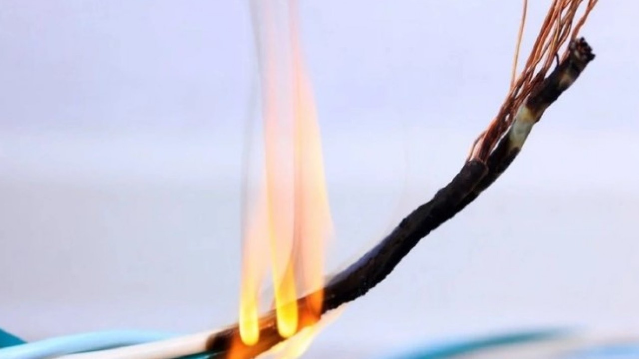 Foto - Elektrikçiler özellikle uyarıyor! Kabloları saklarken felakete yol açmayın