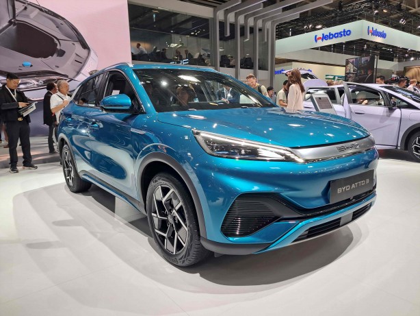 Foto - Tesla’yı fena sollamıştı! Çinli BYD yeni yılda görülmemiş eşsiz fırsatlar sunuyor! Artık o bir dünya lideri!