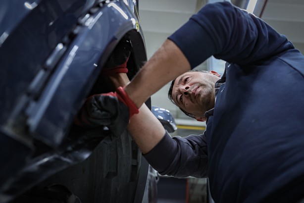 Foto - Elektrikli araçlar giderek artıyor! Peki bakım-onarım uzmanları yeterli mi? Mahir el aranıyor!
