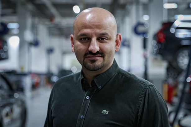 Foto - Elektrikli araçlar giderek artıyor! Peki bakım-onarım uzmanları yeterli mi? Mahir el aranıyor!