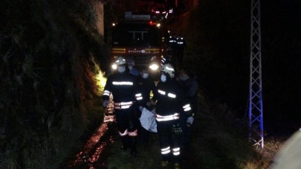 Foto - Elektrikli ısıtıcı evi küle çevirdi, enkazdan cansız bedenleri çıktı