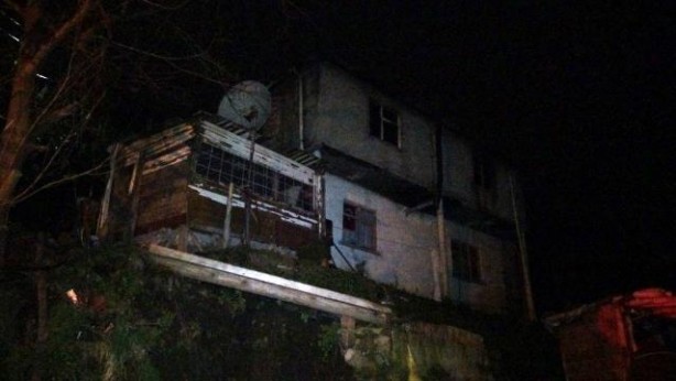 Foto - Elektrikli ısıtıcı evi küle çevirdi, enkazdan cansız bedenleri çıktı