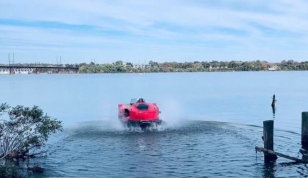 Foto - Elektrikli, karada ve suda gidebiliyor ve spor… Dünyada ilk olan araç tanıtıldı!