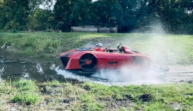 Foto - Elektrikli, karada ve suda gidebiliyor ve spor… Dünyada ilk olan araç tanıtıldı!