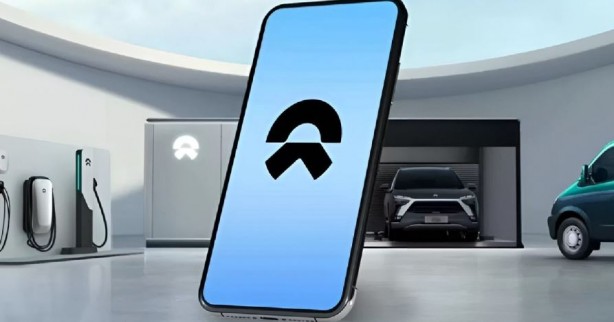 Elektrikli otomobil şirketi telefon işine girdi! Yeni modelini tanıttı