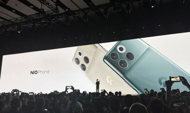 Foto - Elektrikli otomobil şirketi telefon işine girdi! Yeni modelini tanıttı