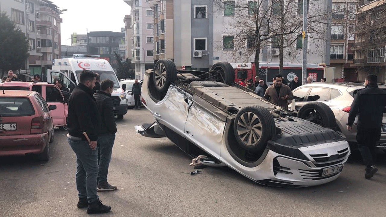 Foto - Elektrikli otomobil takla attı! Korku dolu anlar kamerada
