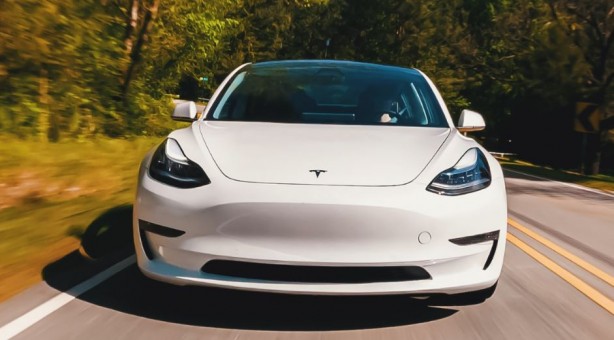 Foto - Elektrikli otomobilde rekabet kızışıyor! Tesla indirim yaptı