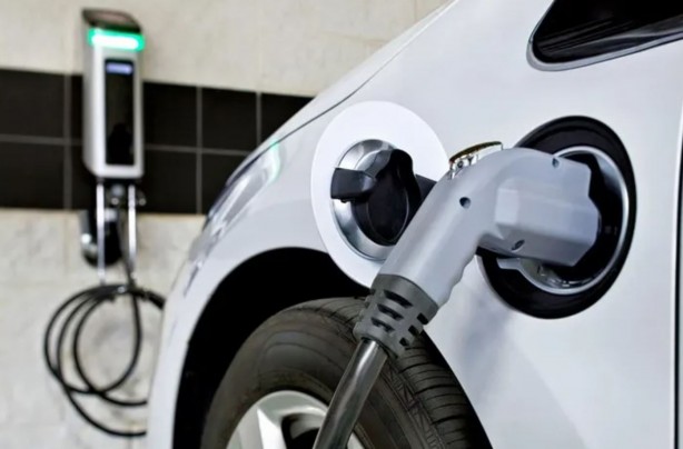 Elektrikli otomobiller çöp mü olacak? İkinci elde değer kaybı büyük mü?