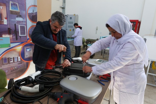 Foto - Elektrikli otomobiller için üç ayrı model taşınabilir şarj cihazı üretildi