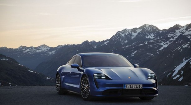 Foto - Elektrikli Porsche Taycan kasıp kavuracak