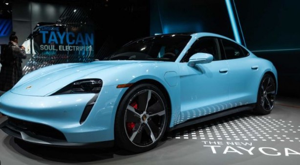 Foto - Elektrikli Porsche Taycan kasıp kavuracak