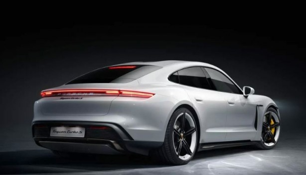 Foto - Elektrikli Porsche Taycan kasıp kavuracak