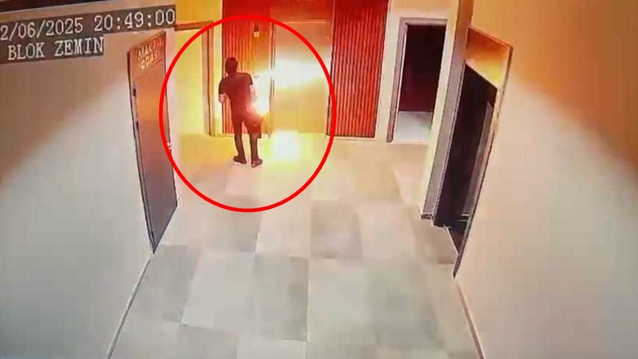 Elektrikli skuterini şarj etmek istedi, batarya elinde patladı!