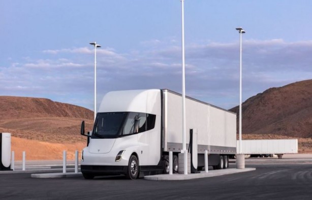 Foto - Elektrikli Tesla Semi tırları Avrupa yollarına çıkıyor!