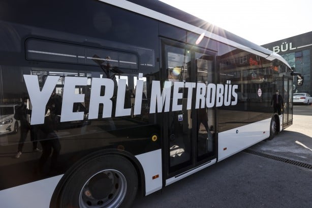 Elektrikli ve yerli metrobüs görücüye çıktı