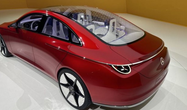 Foto - Elektrikli yarışında geriden gelen Mercedes fark attı! Tek şarj 750 km