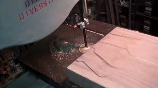 Foto - Elektrogitarı Kalaşnikof'a çevirdi! Bakın nasıl...