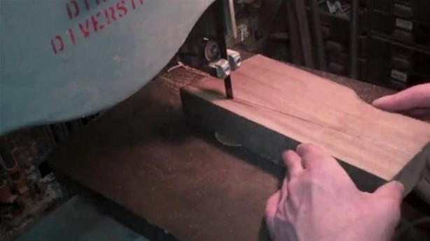 Foto - Elektrogitarı Kalaşnikof'a çevirdi! Bakın nasıl...