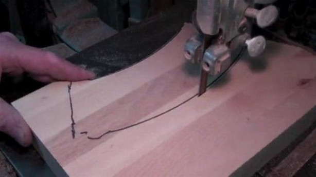 Foto - Elektrogitarı Kalaşnikof'a çevirdi! Bakın nasıl...