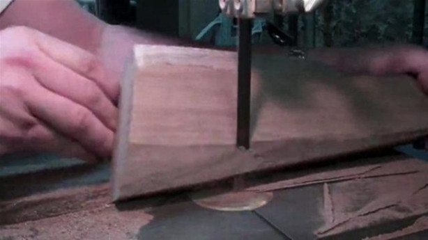 Foto - Elektrogitarı Kalaşnikof'a çevirdi! Bakın nasıl...