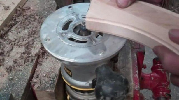 Foto - Elektrogitarı Kalaşnikof'a çevirdi! Bakın nasıl...