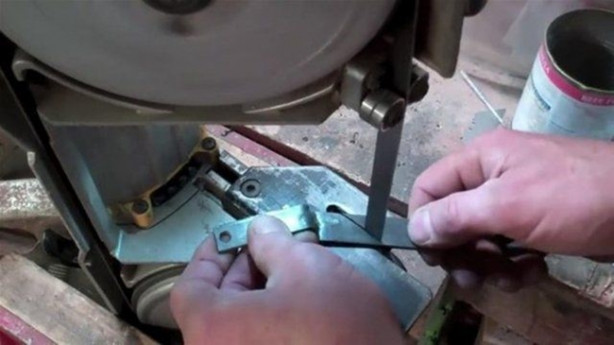 Foto - Elektrogitarı Kalaşnikof'a çevirdi! Bakın nasıl...