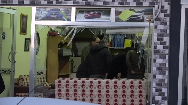 Foto - Elinde sigarayla apartmana girdi! Ortalık savaş alanına döndü çünkü... 