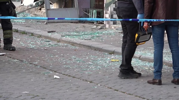 Foto - Elinde sigarayla apartmana girdi! Ortalık savaş alanına döndü çünkü... 