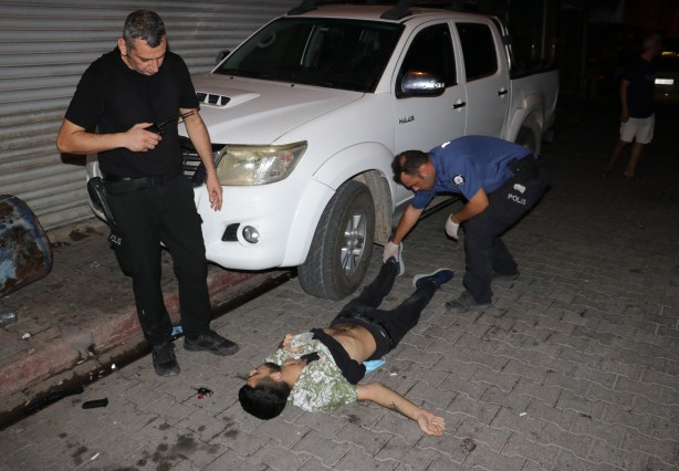 Foto - Elinde tabancayla saldırıya gitti, silahla vurularak ağır yaralandı