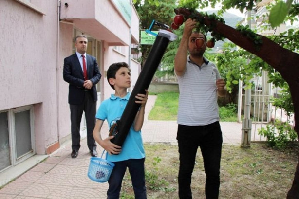 Foto - Elindekini herkes roketatar zannetti!