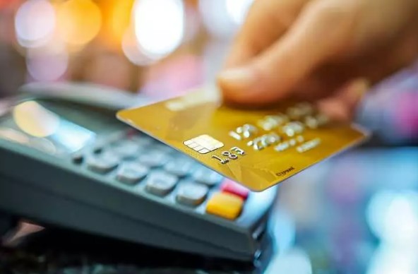 Foto - Elini veren kolunu kaptırır! Kredi kartında faiz tuzağı