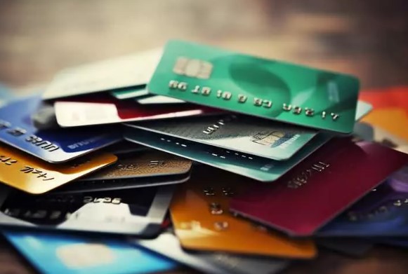 Foto - Elini veren kolunu kaptırır! Kredi kartında faiz tuzağı