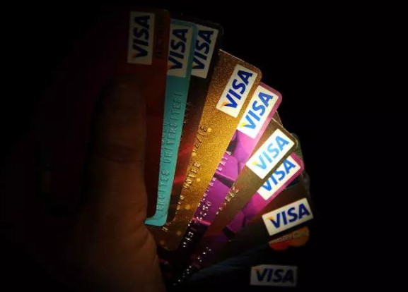 Foto - Elini veren kolunu kaptırır! Kredi kartında faiz tuzağı