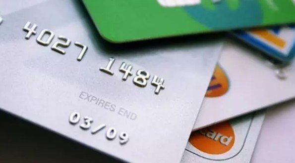 Foto - Elini veren kolunu kaptırır! Kredi kartında faiz tuzağı