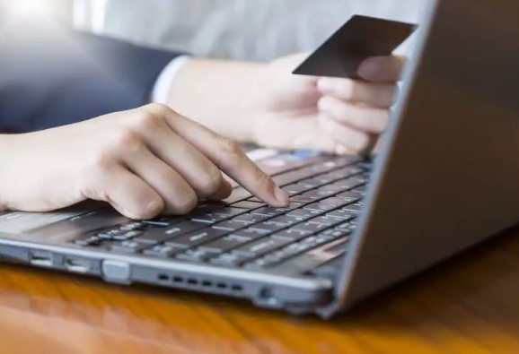 Foto - Elini veren kolunu kaptırır! Kredi kartında faiz tuzağı