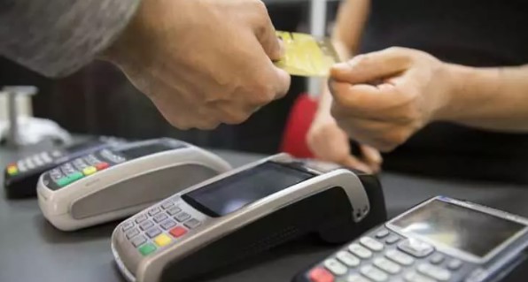 Foto - Elini veren kolunu kaptırır! Kredi kartında faiz tuzağı