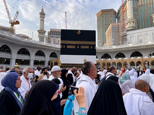 Foto - Ellerinden telefon düşmüyor! Diyanet'ten hacı adaylarına uyarı