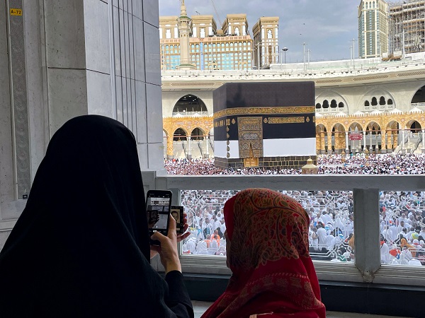 Foto - Ellerinden telefon düşmüyor! Diyanet'ten hacı adaylarına uyarı