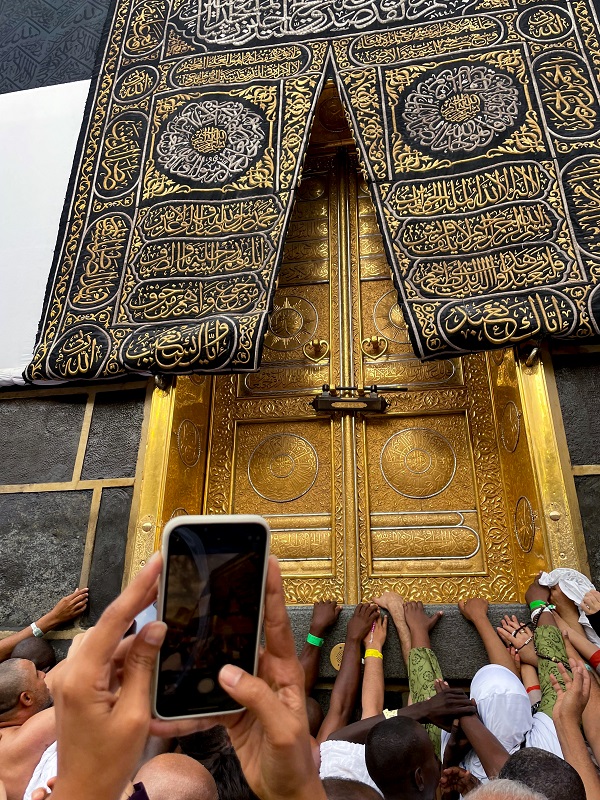 Foto - Ellerinden telefon düşmüyor! Diyanet'ten hacı adaylarına uyarı