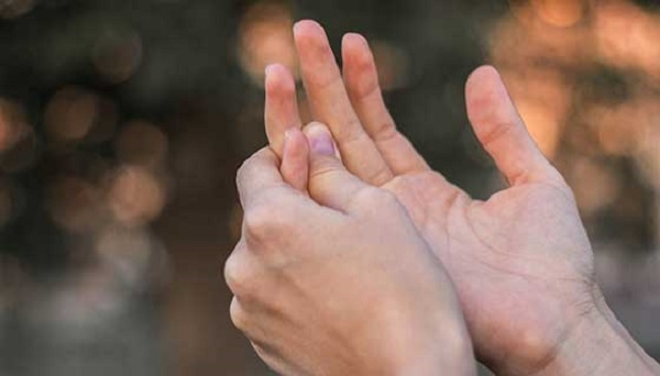 Foto - Ellerinizde bu belirtiler varsa vakit kaybetmeyin! Kötü bir hastalık olabilir