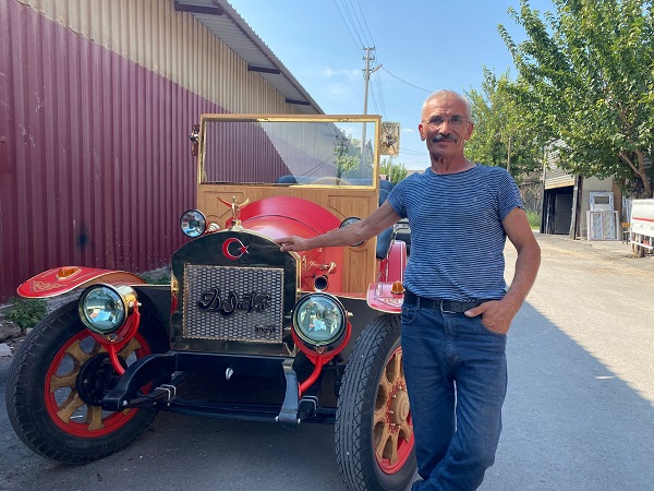 Foto - Elleriyle 4 ayda yaptı! Marangoz elleriyle 1925 model model elektrikli araç yaptı