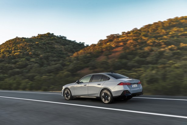 Foto - Elli yılı aşkın geçmişe sahip! Yeni BMW 520d xDrive yetkili satıcılarda yerini aldı! 5 milyon 093 bin 800 TL başlıyor