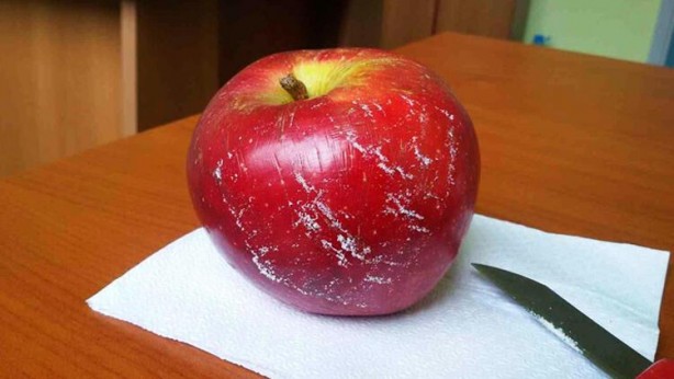 Foto - Elma yiyenler dikkat! Bir çizik atınca her şey ortaya çıkıyor