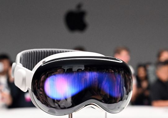 Foto - Elon Musk, Apple Vision Pro ile dalga geçti