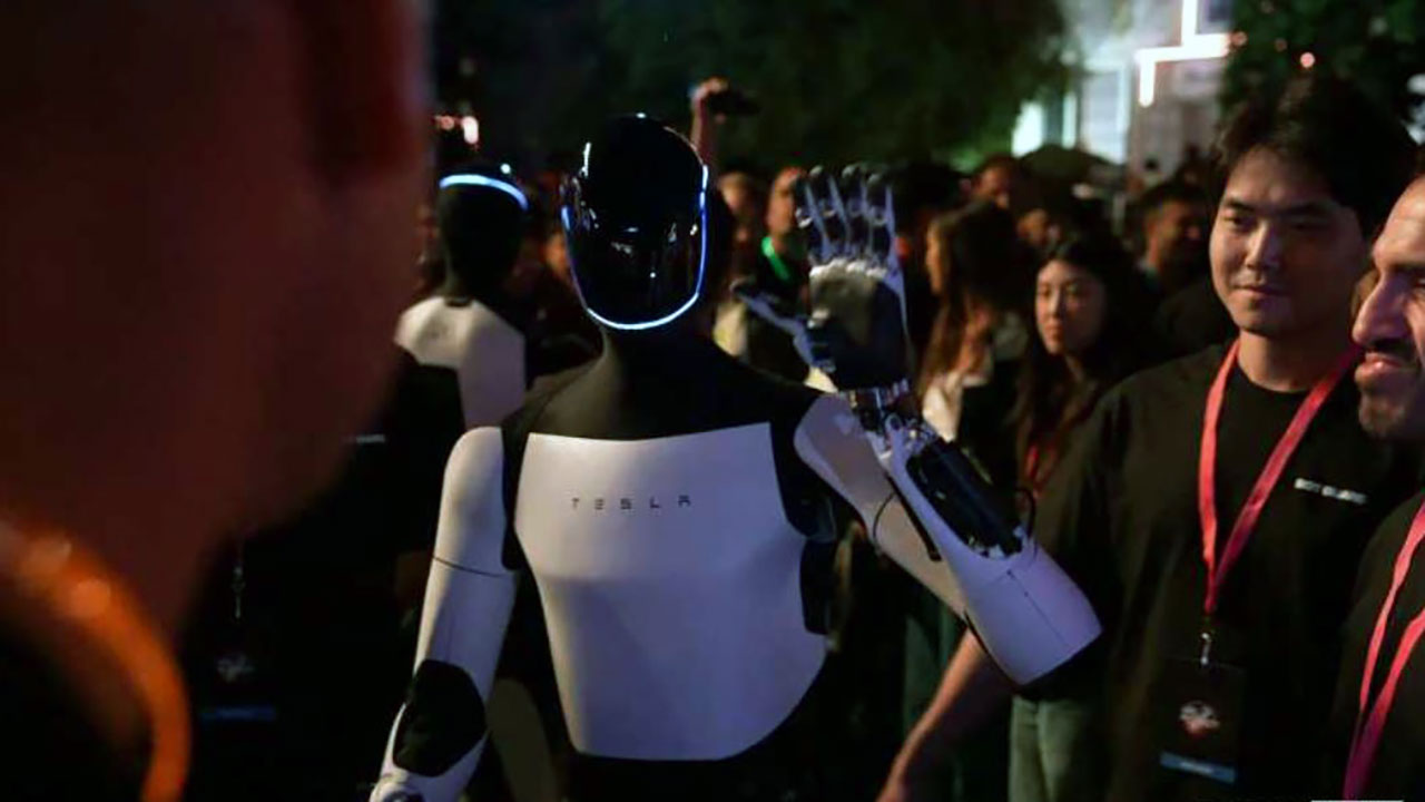 Foto - Elon Musk yine yaptı yapacağını! İnsansı robotlar aramızda dolaşacak