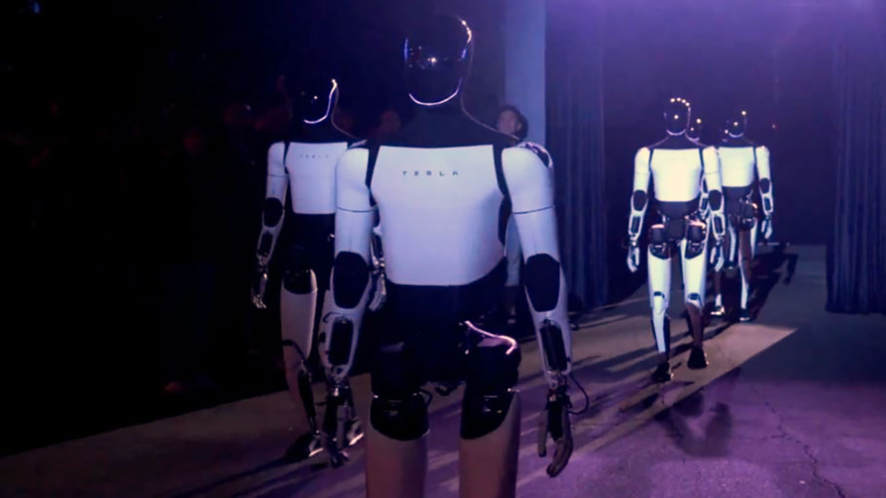 Elon Musk yine yaptı yapacağını! İnsansı robotlar aramızda dolaşacak