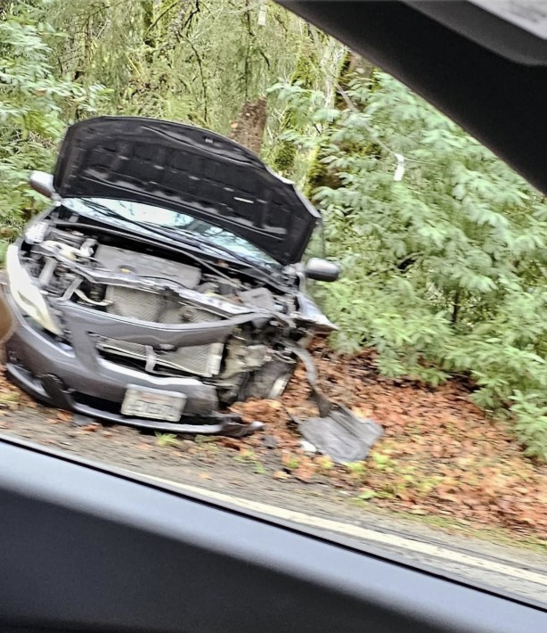 Foto - Elon Musk'ın Cybertruck'ı ilk kazasını yaptı! Kafa kafaya çarpıştılar!